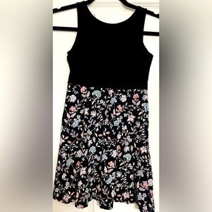 Girls floral dress in size 8.